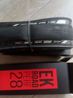 Silniční plášť EKOI Perf 28 TUBELESS READY černý - sada 2ks