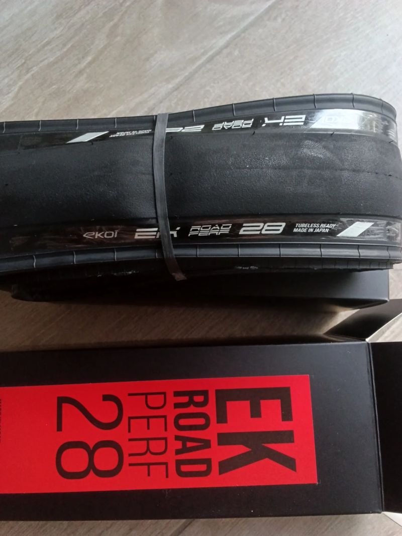 Silniční plášť EKOI Perf 28 TUBELESS READY černý - sada 2ks