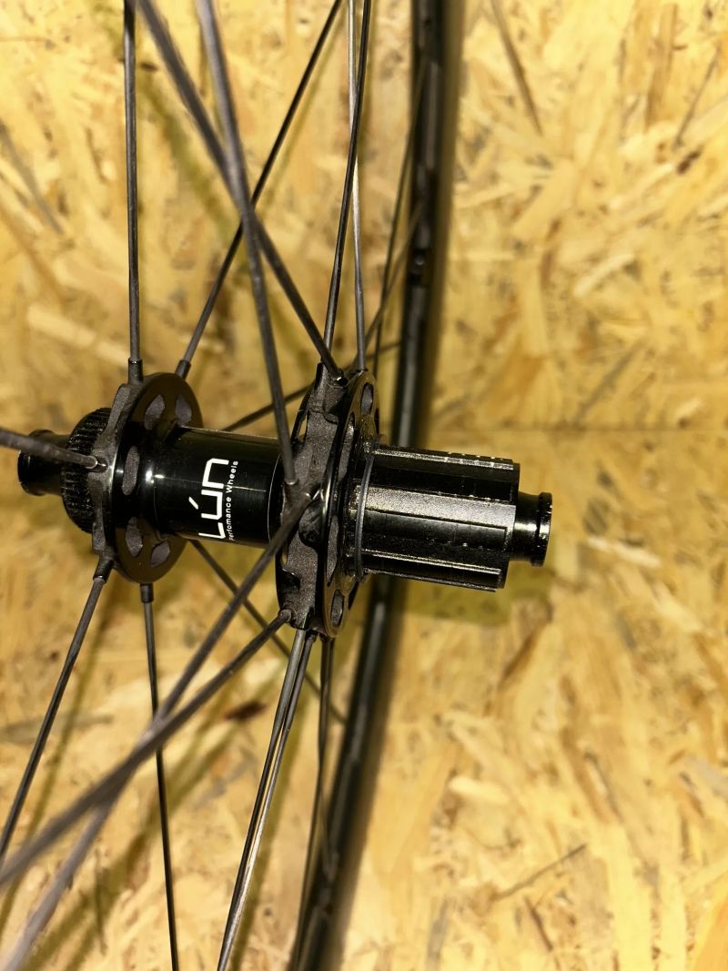 Kola Hyper 50mm keramická ložiska.ořech Shimano i SRAM