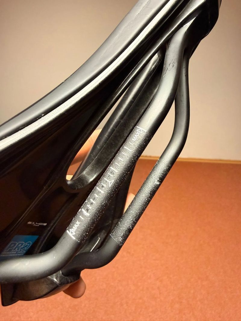 Sedlo PRO Aerofuel-karbon