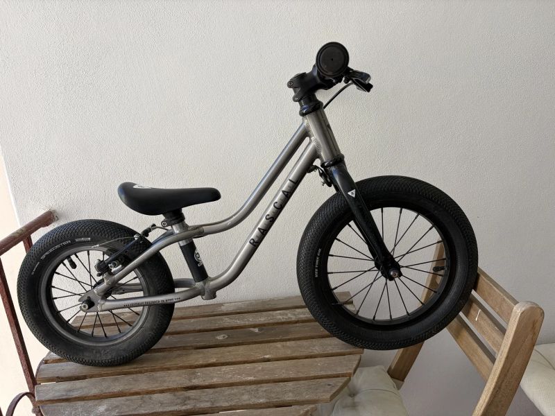 Stříbrné odrážedlo Rascal Punk - 3500 Kč