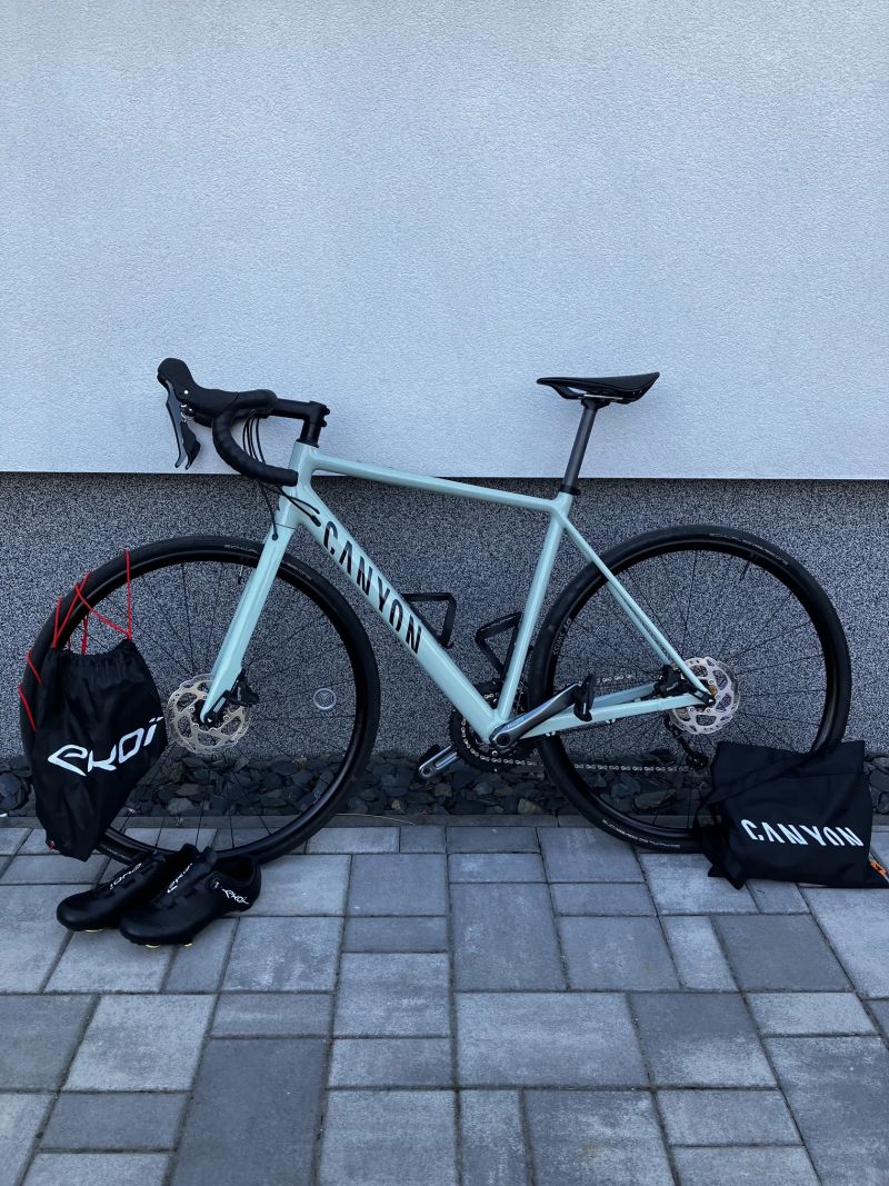Téměř nový Canyon Endurace 6 - najeto 500 km