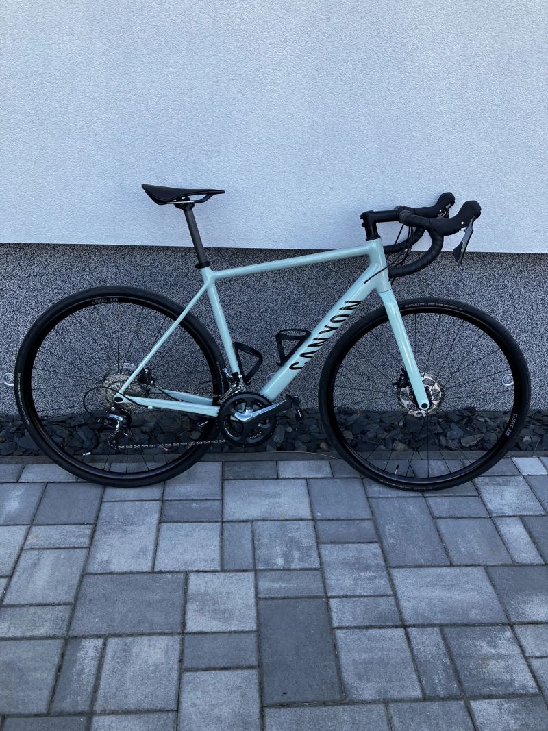 Téměř nový Canyon Endurace 6 - najeto 500 km