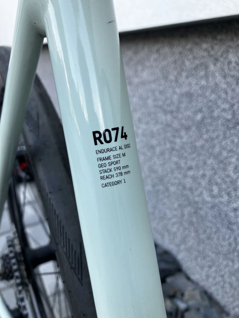 Téměř nový Canyon Endurace 6 - najeto 500 km