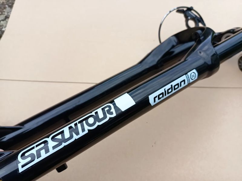 Odpružená vidlice SR Suntour