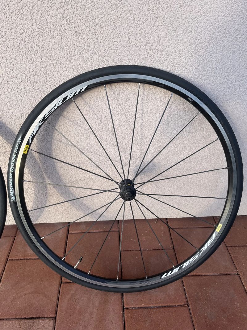 Silniční zapletená kola Mavic Aksium
