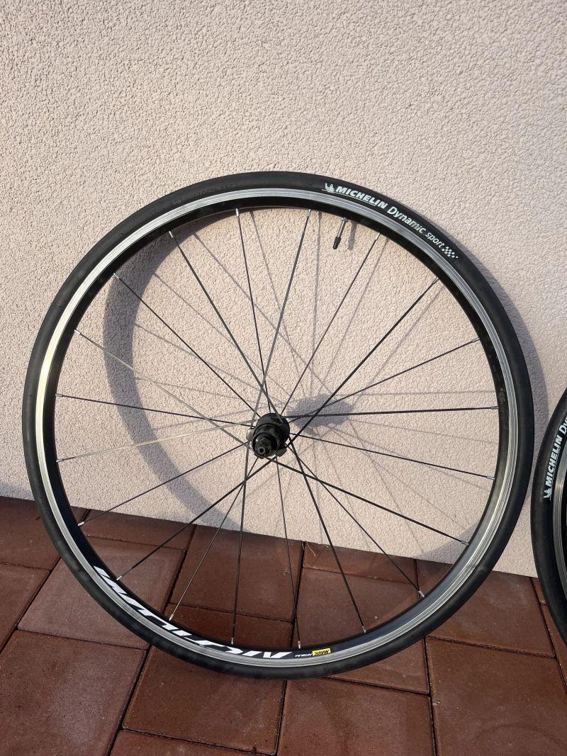 Silniční zapletená kola Mavic Aksium
