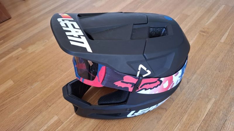 Dětská integrální helma LEATT MTB 1.0 GRAVITY JUNIOR vel. XXS (51-52cm) s brýlemi FOX