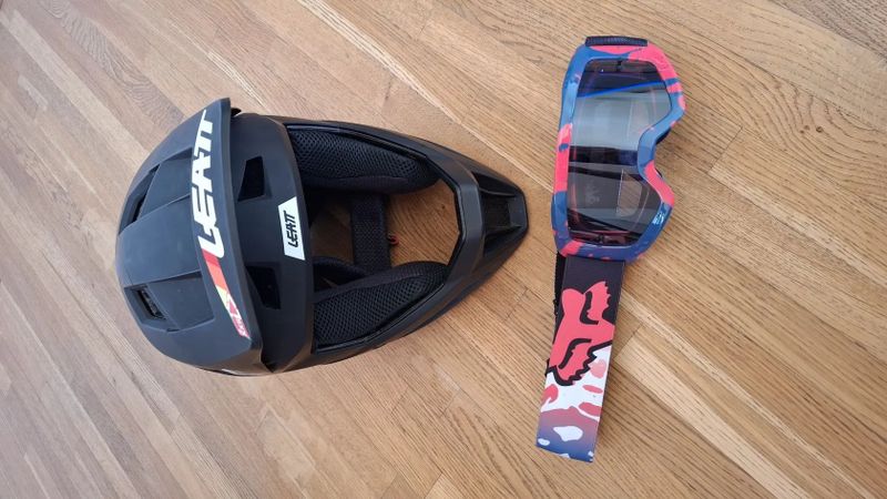 Dětská integrální helma LEATT MTB 1.0 GRAVITY JUNIOR vel. XXS (51-52cm) s brýlemi FOX