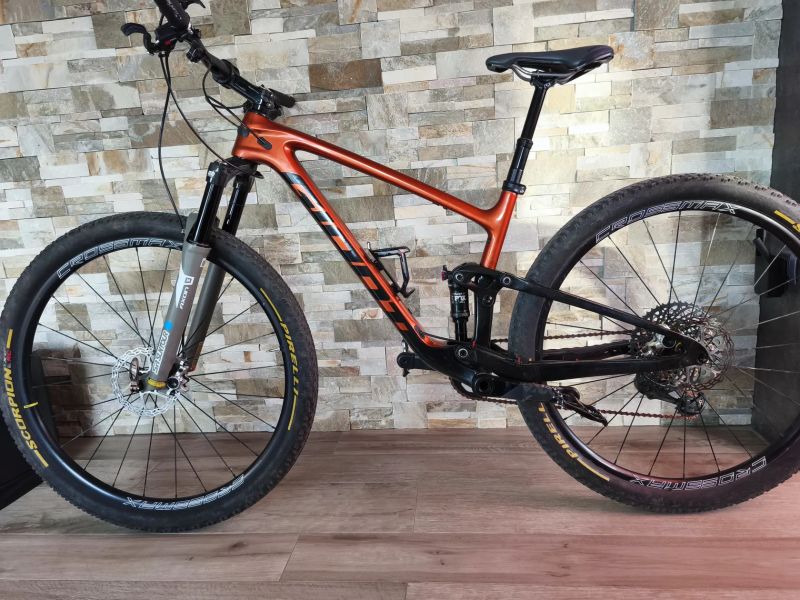 Giant Anthem Advanced XX1 AXS váha 10.15kg