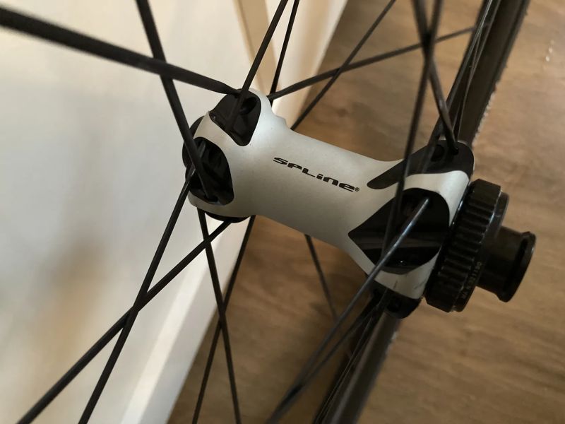 prakticky nová super kola DT SWISS ER 1600 + Vittoria Terreno Mix (tubeless)
