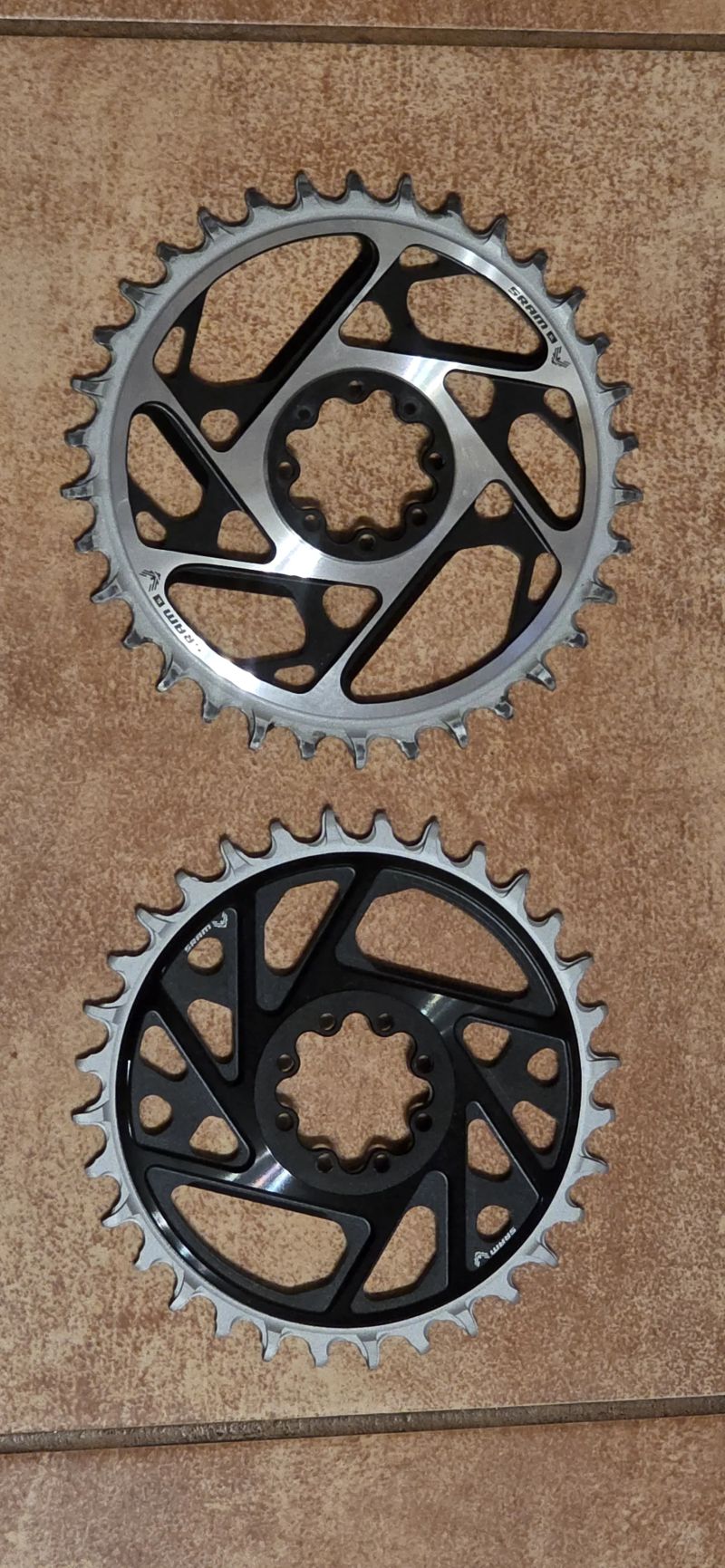 Sram - převodníky T-type 32T (nový), 34T (mírně jetý)