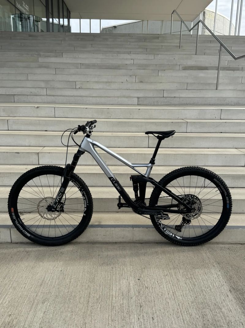 Cube Stereo 140 SL RACE, 27.5",Velikost M Karbon