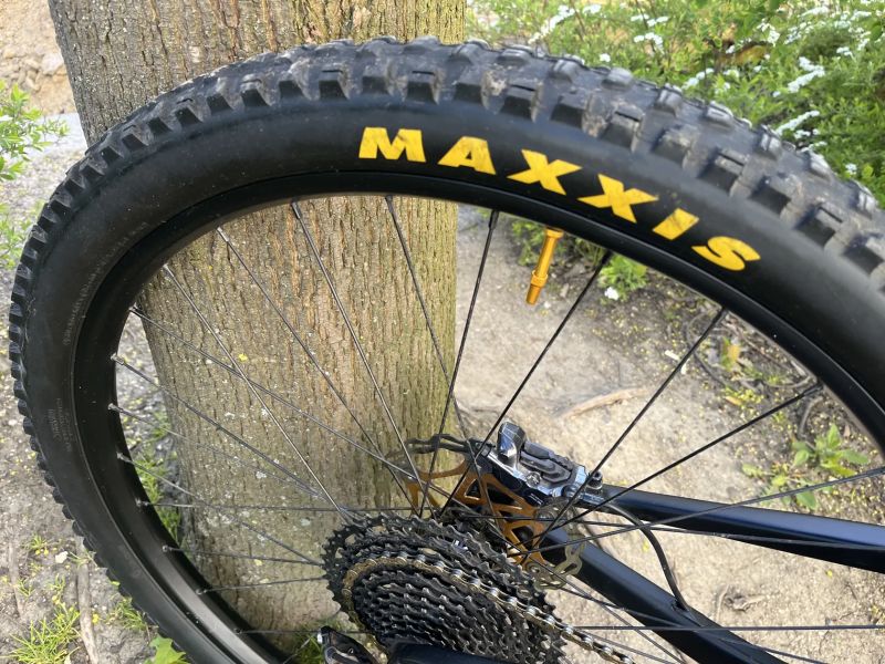 Enduro / trailové karbonové kolo na Shimano XT, Rock Shox Zeb 180mm