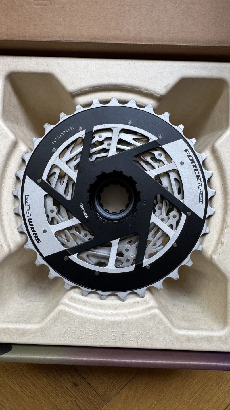 Kazeta SRAM Force E1 XG-1270 12s, 10-33z — voskovaná, 1000 km