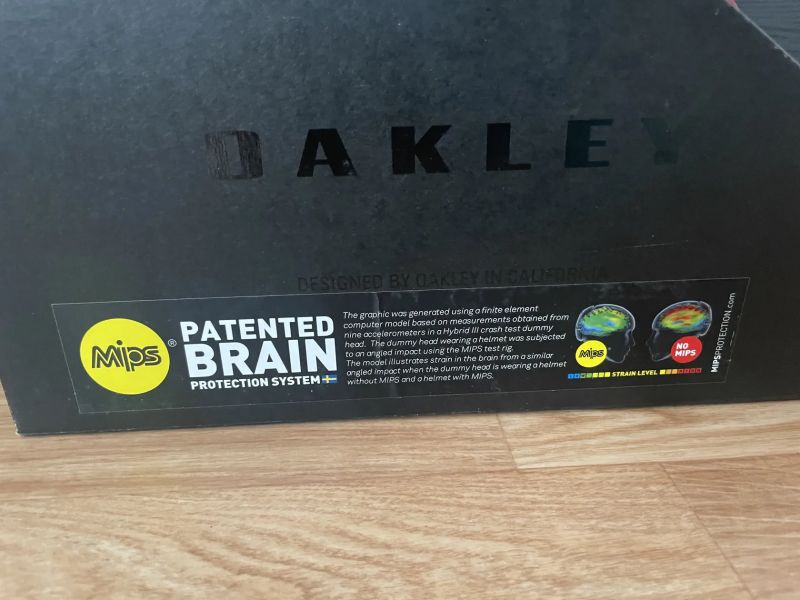 Cyklistická přilba OAKLEY