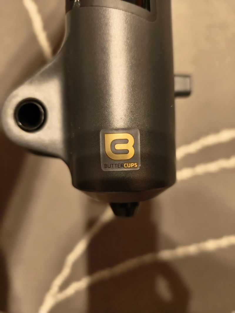 Rock Shox ZEB Ultimate šedá , charger 3.1 , 170mm , buttercups , 27.5´