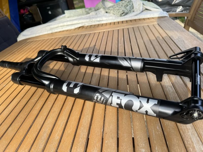 FOX 32 SC Performance 100 mm, 15x110 Boost, super stav, po servisu, vyladěná
