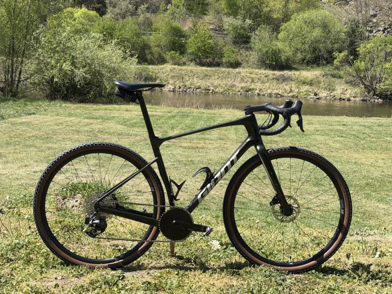 Gravel - Giant Revolt - Sram Rival eTap - Custom