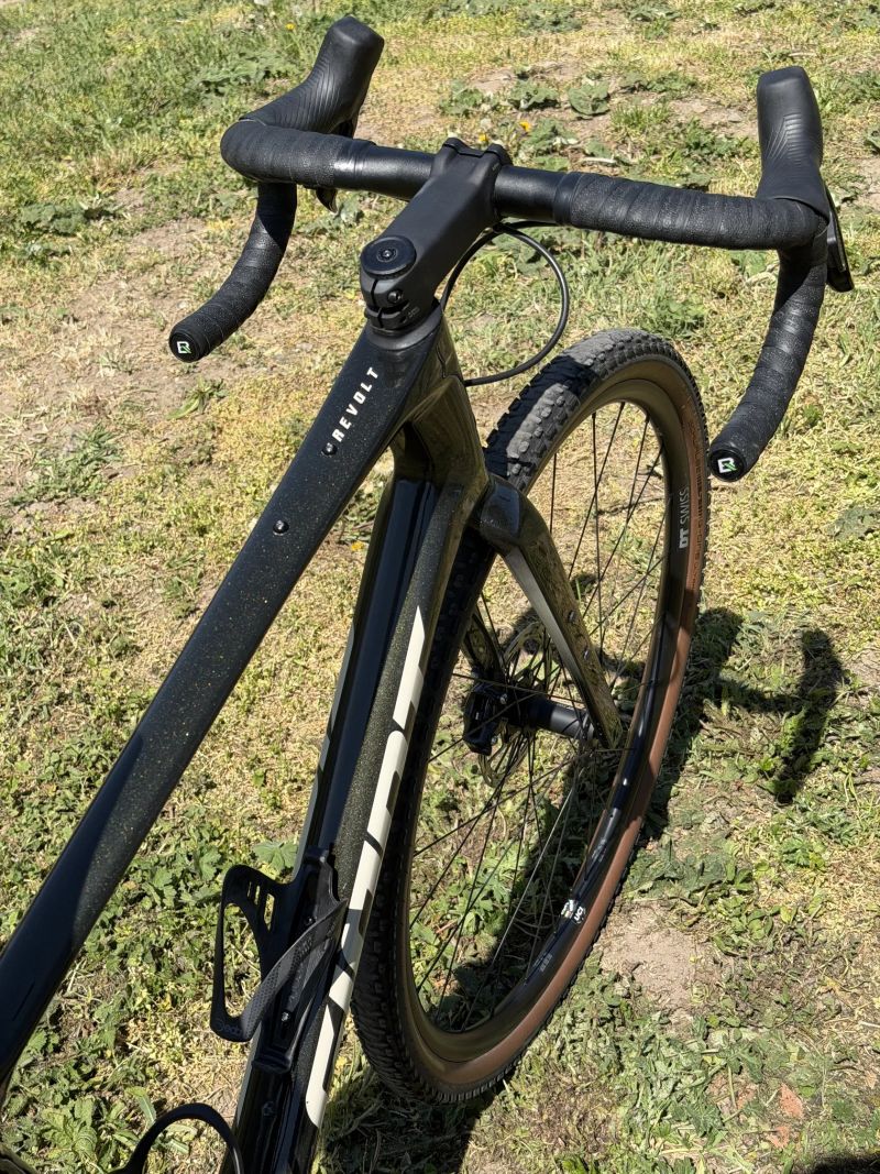 Gravel - Giant Revolt - Sram Rival eTap - Custom