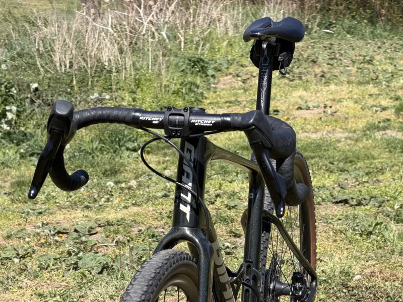 Gravel - Giant Revolt - Sram Rival eTap - Custom