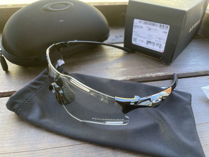 Oakley Cybr Zero Polished Black/Photochromic 