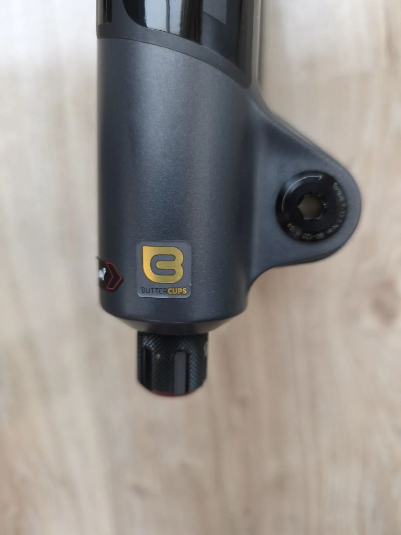 Rock Shox ZEB Ultimate šedá , charger 3.1 , 170mm , buttercups , 27.5´ - ZÁNOVNÍ v záruce