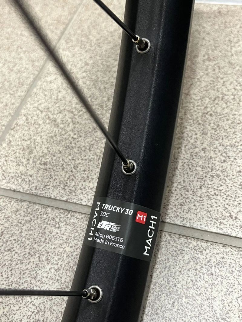 Zánovní přední kolo 29" Mach 1 Trucky 30 (Boost, 30 mm)