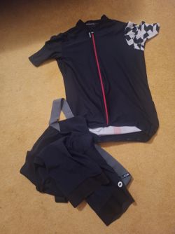 Assos