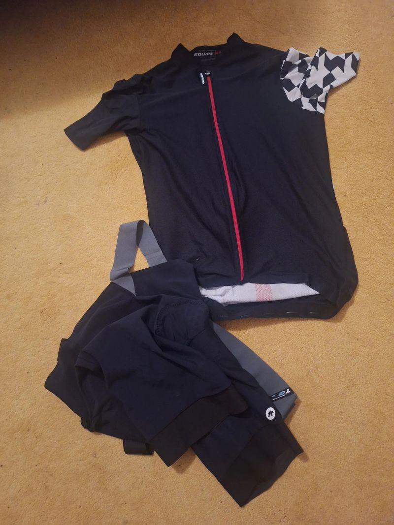 Assos