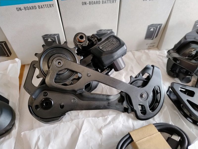 Shimano XT Di2 RD-M8250 12sp
