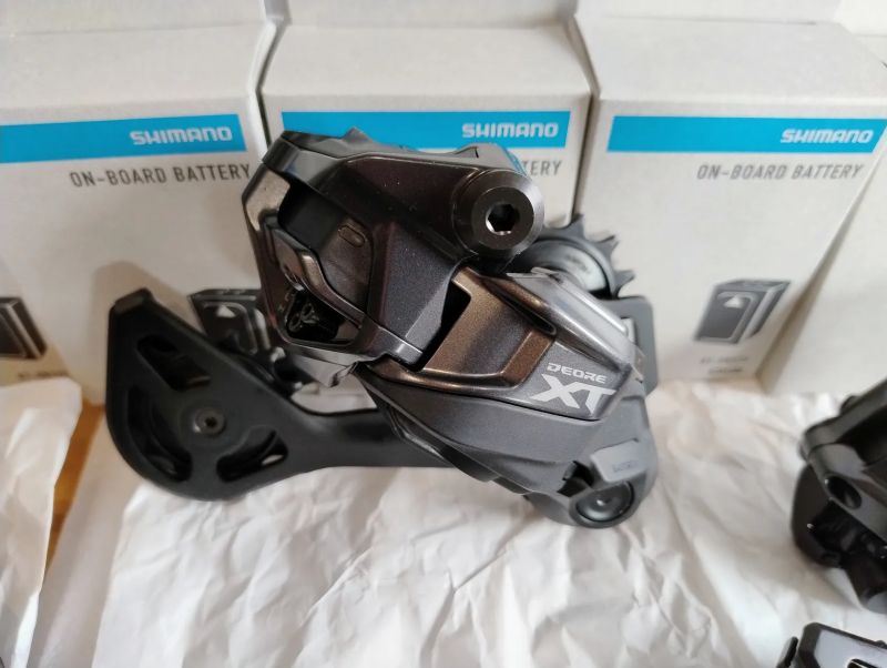 Shimano XT Di2 RD-M8250 12sp