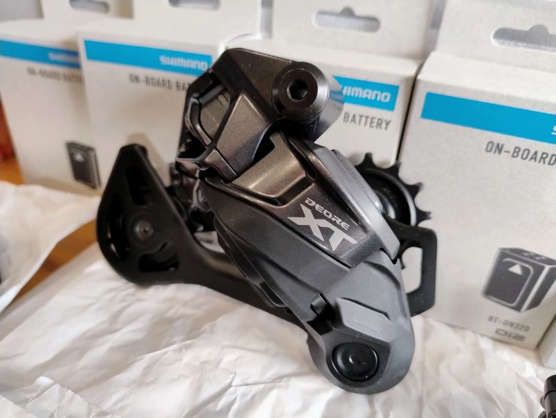 Shimano XT Di2 RD-M8250 12sp