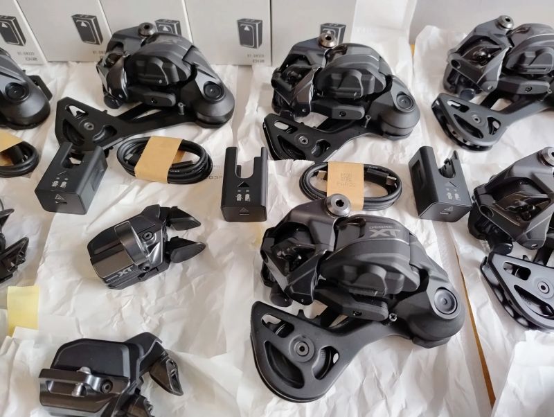 Shimano XT Di2 RD-M8250 12sp