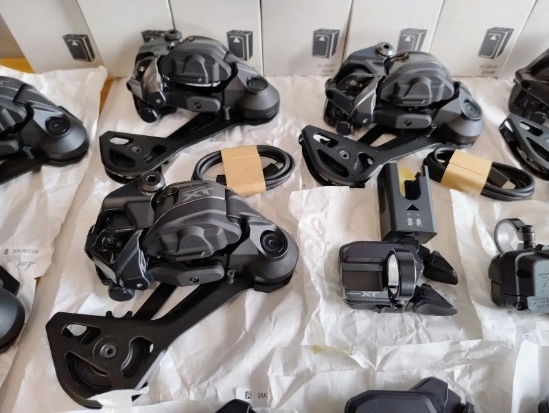 Shimano XT Di2 RD-M8250 12sp