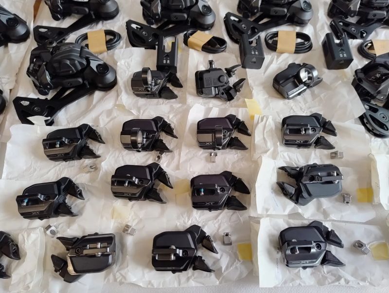 Shimano XT Di2 SW-M8250