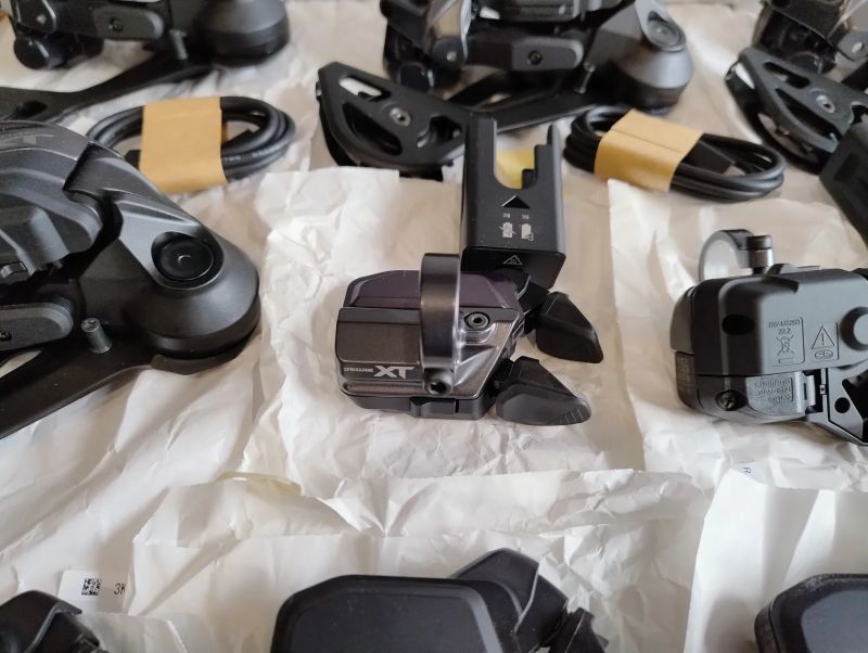 Shimano XT Di2 SW-M8250