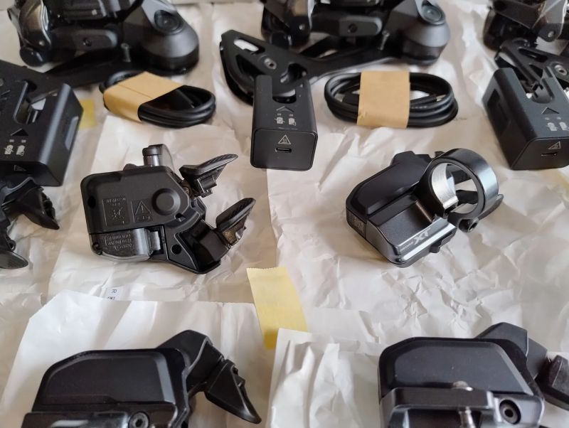 Shimano XT Di2 SW-M8250