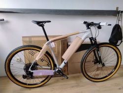 Cube Reaction C:62 ONE (karbon) - vel. 20"