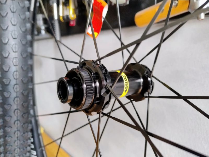 Mavic Crossmax + Vredestein Black Panther Superlite