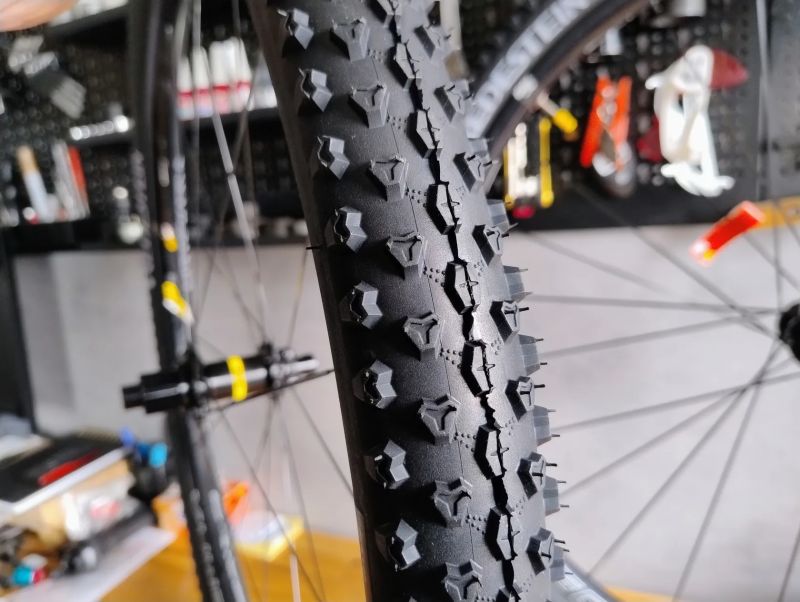 Mavic Crossmax + Vredestein Black Panther Superlite