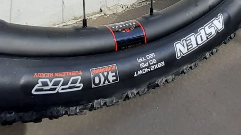 NOVÁ karbonová kola Reserve 28|XC 29" – Industry Nine 1/1 + kazeta + disky + pneu