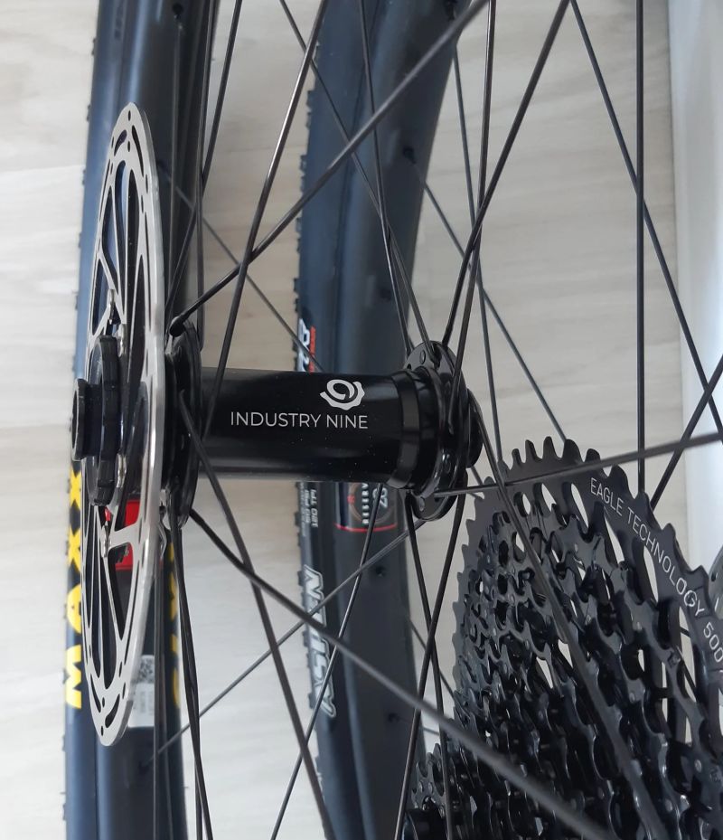 NOVÁ karbonová kola Reserve 28|XC 29" – Industry Nine 1/1 + kazeta + disky + pneu