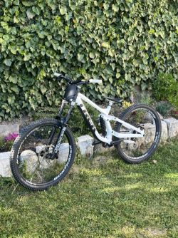Trek Session 9