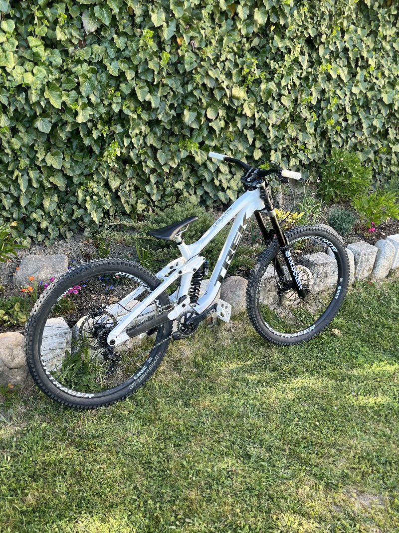 Trek Session 9
