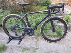 Giant TCR, Ultegra, Oboustranný wattmetr, kola ZIPP 404, rodla PRO PLT Ergo, carbon ramínko atd