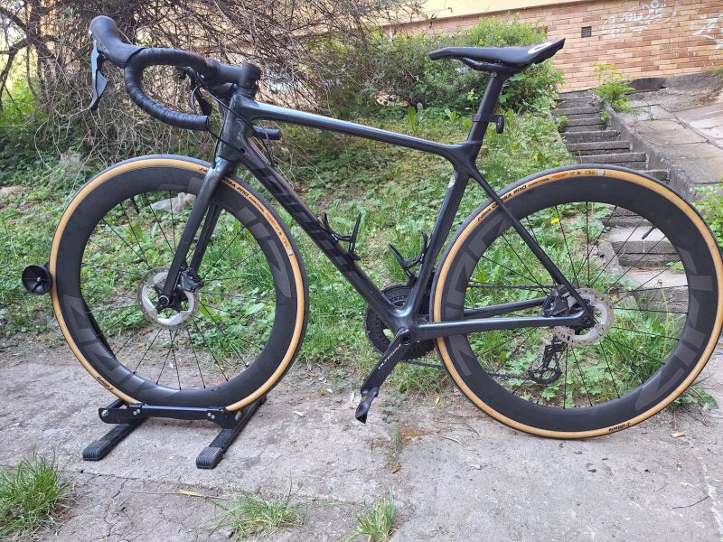 Giant TCR, Ultegra, Oboustranný wattmetr, kola ZIPP 404, rodla PRO PLT Ergo, carbon ramínko atd