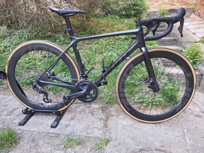 Giant TCR, Ultegra, Oboustranný wattmetr, kola ZIPP 404, rodla PRO PLT Ergo, carbon ramínko atd