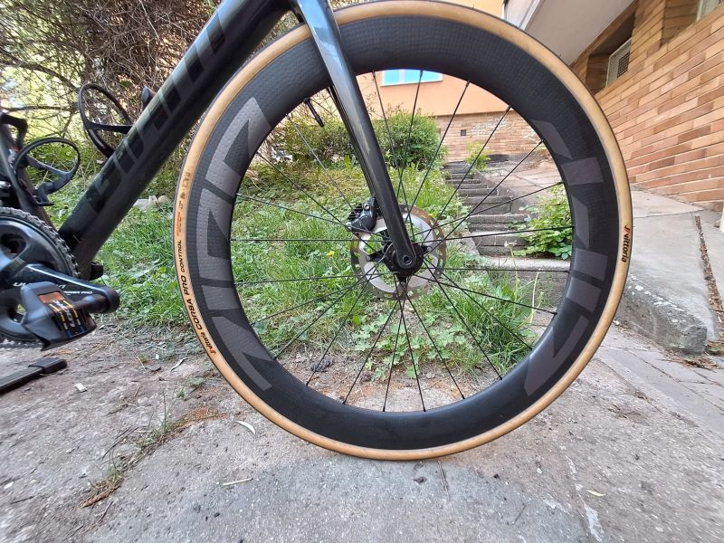 Giant TCR, Ultegra, Oboustranný wattmetr, kola ZIPP 404, rodla PRO PLT Ergo, carbon ramínko atd