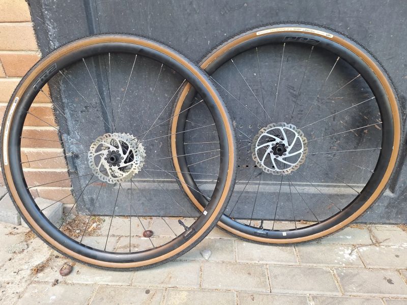 Giant TCR, Ultegra, Oboustranný wattmetr, kola ZIPP 404, rodla PRO PLT Ergo, carbon ramínko atd